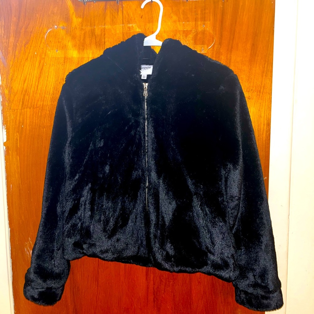 FINAL CUT‼️DONATING SOON‼️ NWOT Kensie Jeans Faux Fur Jacket